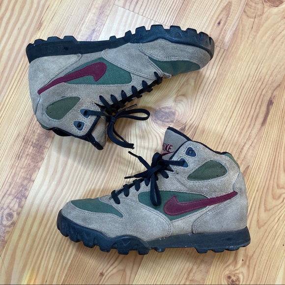 nike womens hiking shoes